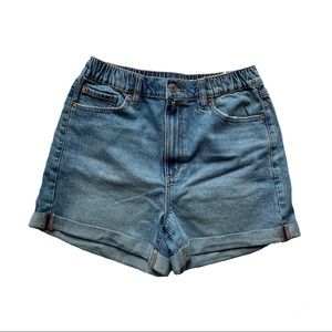garage 80s mom shorts in a light wash